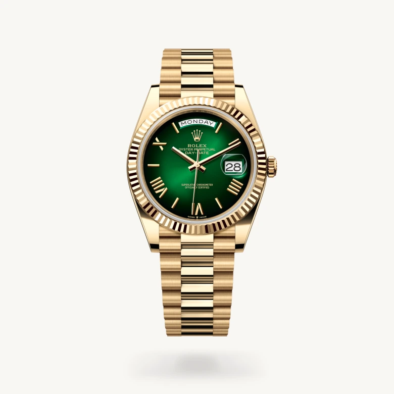 Rolex Day-Date 40 in 18 ct yellow gold with Green ombré dial, Fluted bezel, and 18 ct yellow gold bracelet